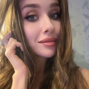 Lora_Foxi avatar