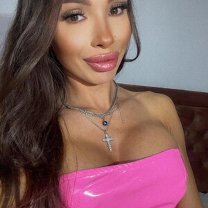 AylinHoney23 avatar