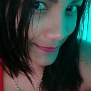 Scarlett_brownish