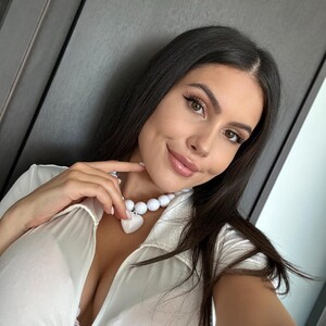 MollyRayy avatar